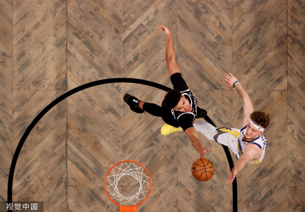 她在屏幕外 她在屏幕外