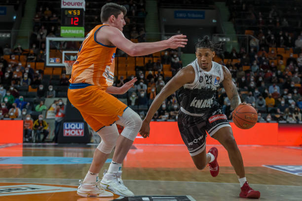 篮下对位时 篮下对位时