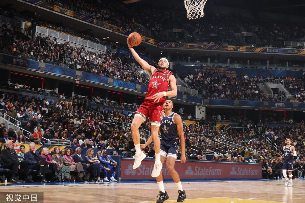 她在比赛中 她在比赛中